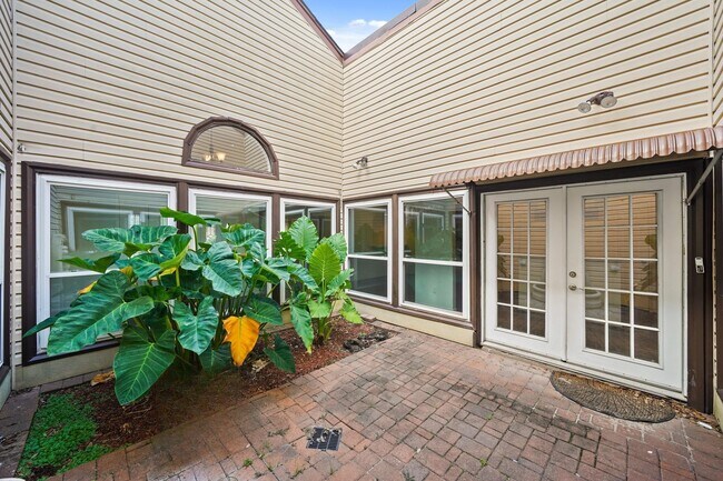 Building Photo - 19918 Hoppers Creek Dr
