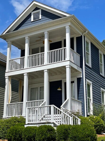 Building Photo - AVAILABLE NOW