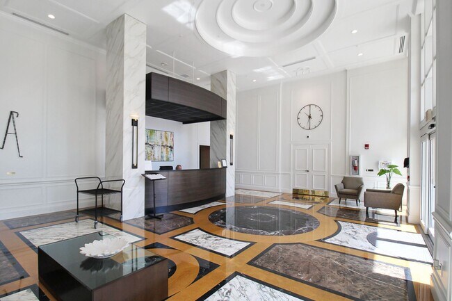 Building Photo - 800 N Tamiami Trl
