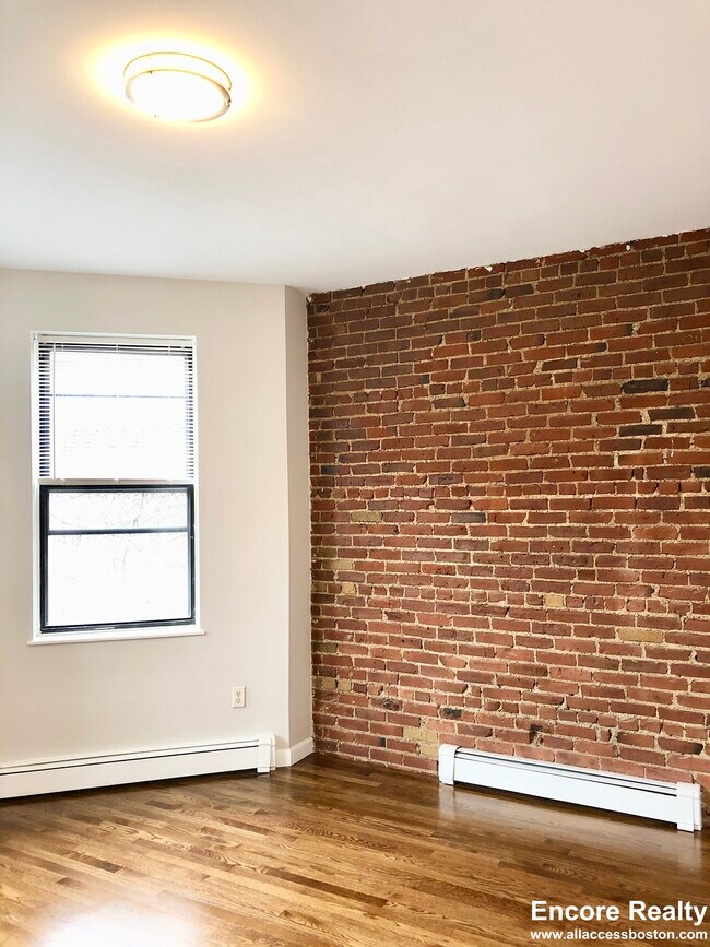 Building Photo - 15 Stearns Rd