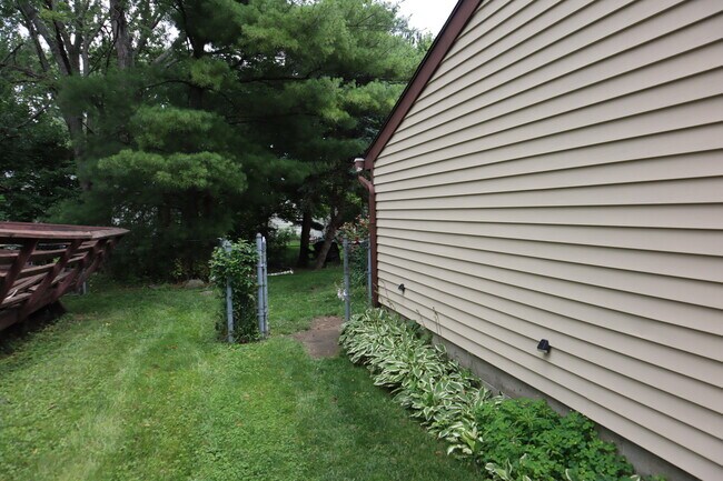 Building Photo - 7344 San Bonita Dr