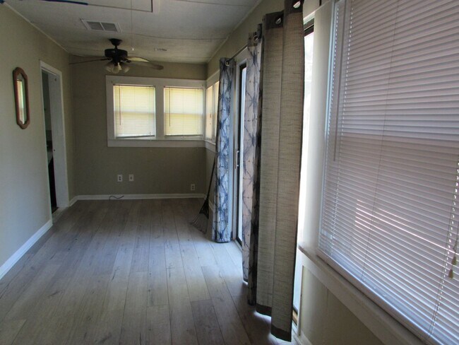 Building Photo - Charming home and It's close to TU, Cherry Street and downtown.