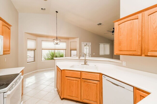 Building Photo - 6152 S Hidden Hill