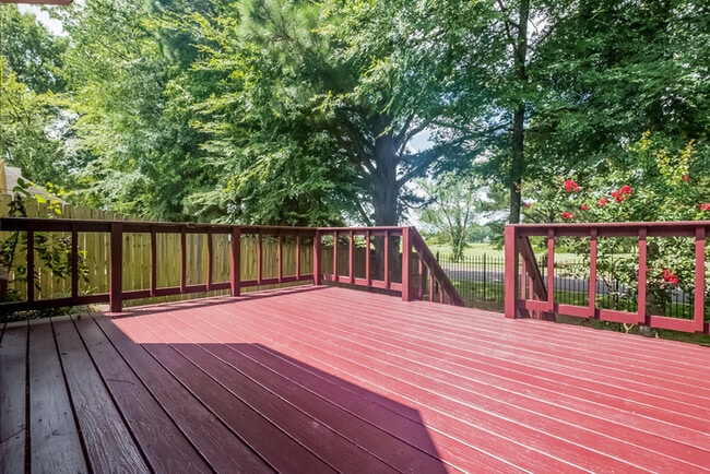 Building Photo - OPEN HOUSE! Now Leasing a 3 Bedroom With B...