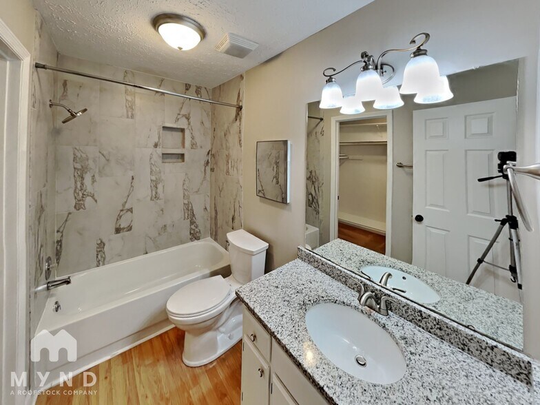 Building Photo - 383 Huntington Ridge Dr
