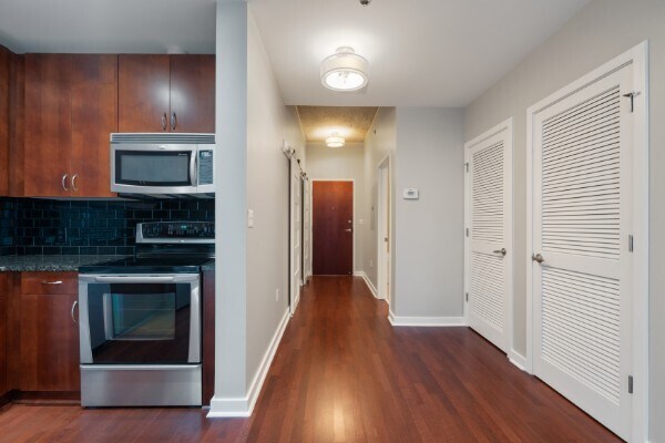 Entry Door. BR on the left and full bath on the right. - 301 Demonbreun St