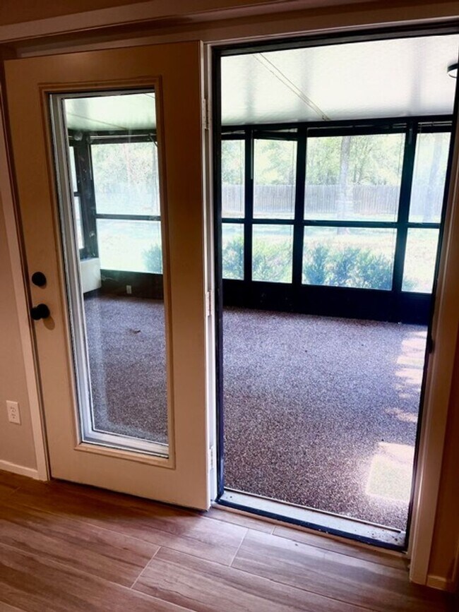 Building Photo - Quiet Community Living in Elm Mott