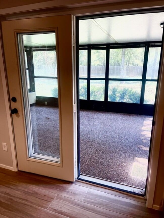 Building Photo - Quiet Community Living in Elm Mott