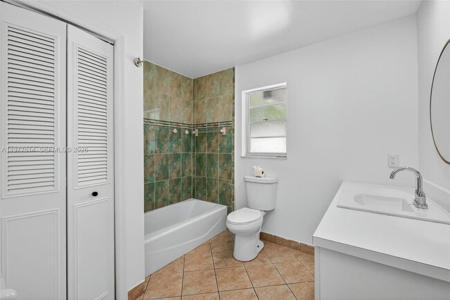 Building Photo - 770 SE Hollahan Ave