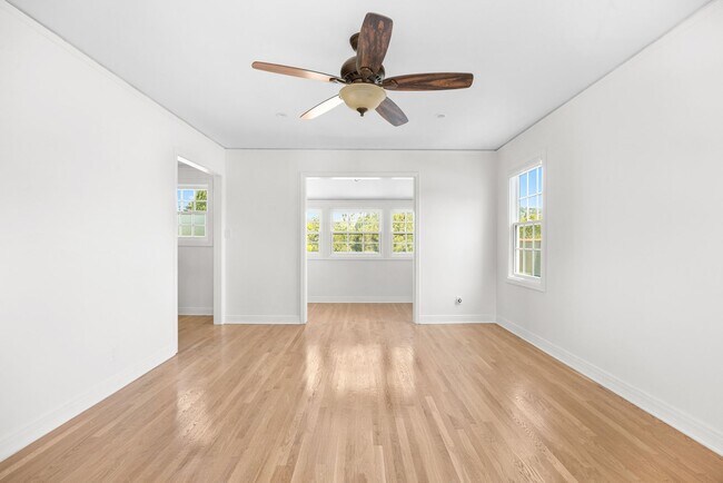 Building Photo - Stunning, remodeled rental in Historic Fra...