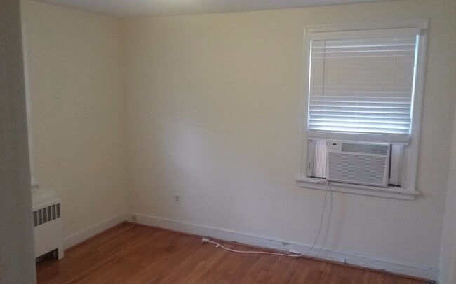 Building Photo - Classic 3 Bedroom Brick Rancher in Henrico...