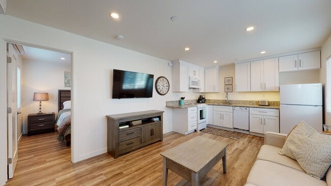 Building Photo - 5647 Gaines St