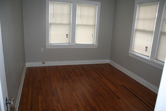 Building Photo - Beautiful North Side Craftsman!