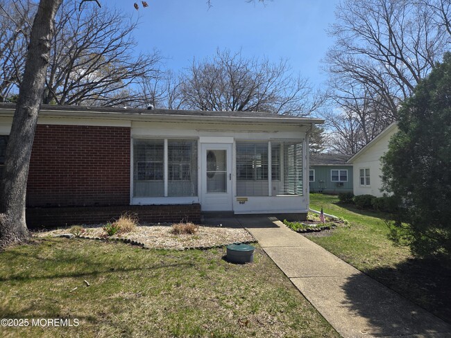 Primary Photo - 96 Edinburgh Ln