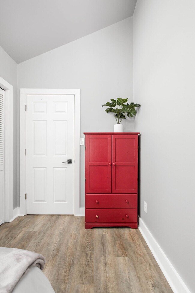 Building Photo - 848 Camp St