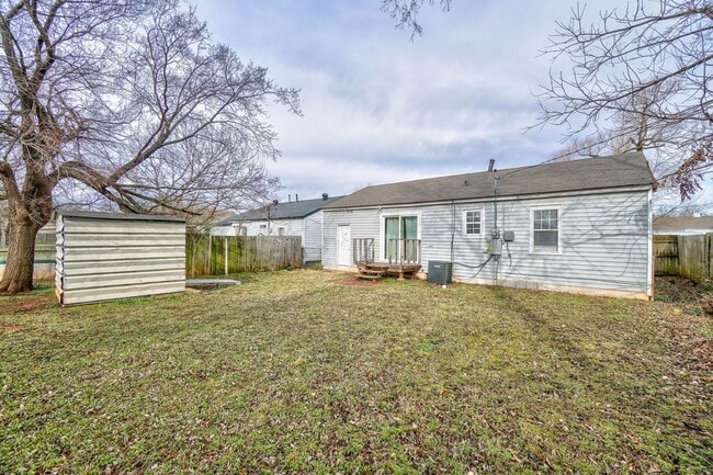 Building Photo - 3 Bed 1 Bath in Del City!