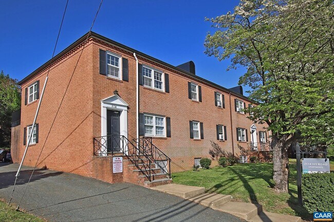 Building Photo - 2114 Ivy Rd