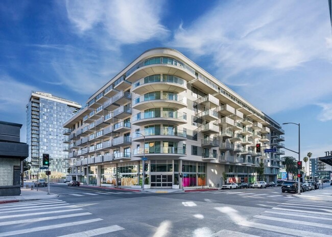 Building Photo - Modera Argyle