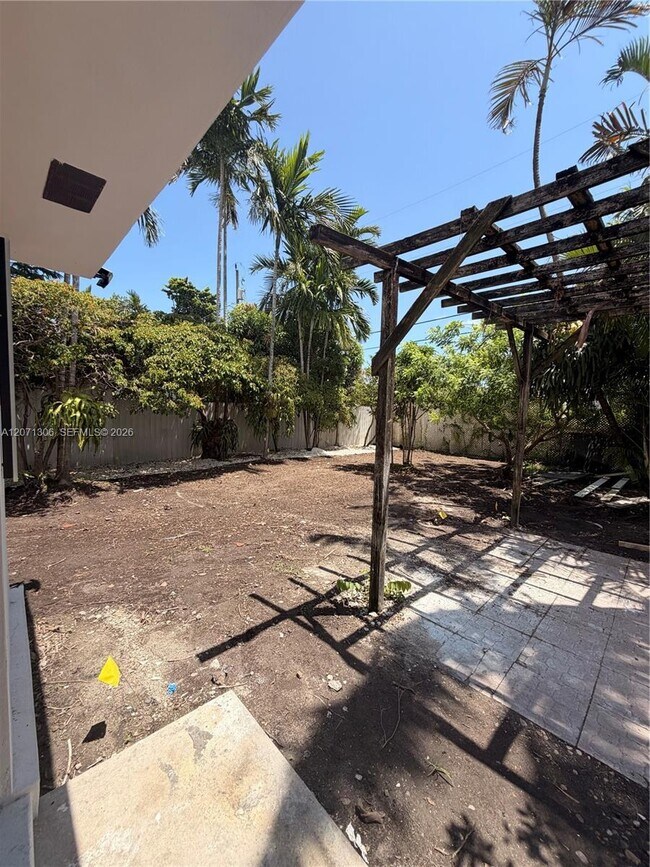 Building Photo - 3680 NW 16th St