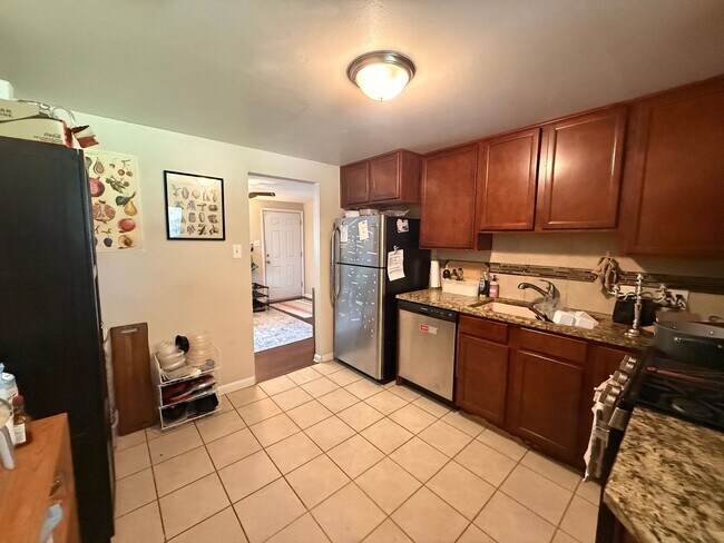 Building Photo - Spacious South Denver Home Near DU, Wash Park & Light Rail!!!
