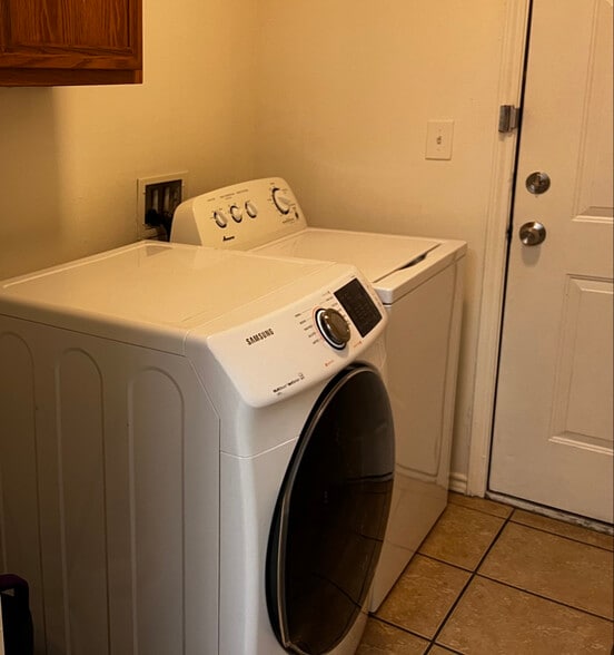 Building Photo - 512 N Chicago Ave