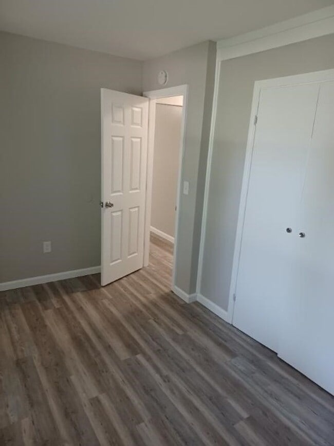Building Photo - 3 Bedroom home in quiet southwest neighbor...