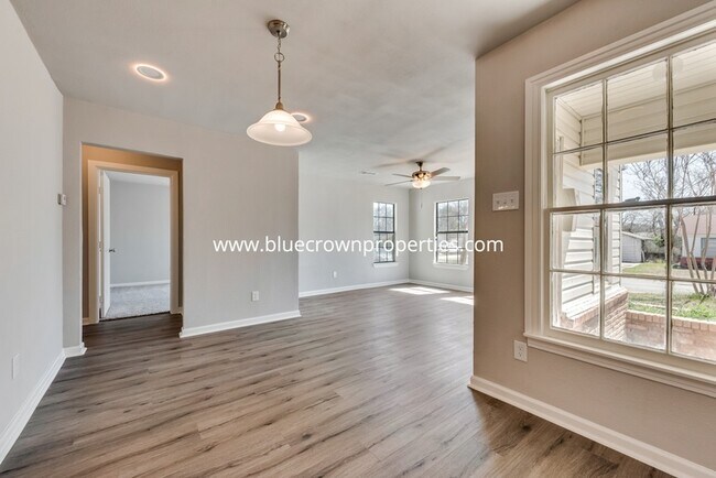 Building Photo - 3809 Mercury St