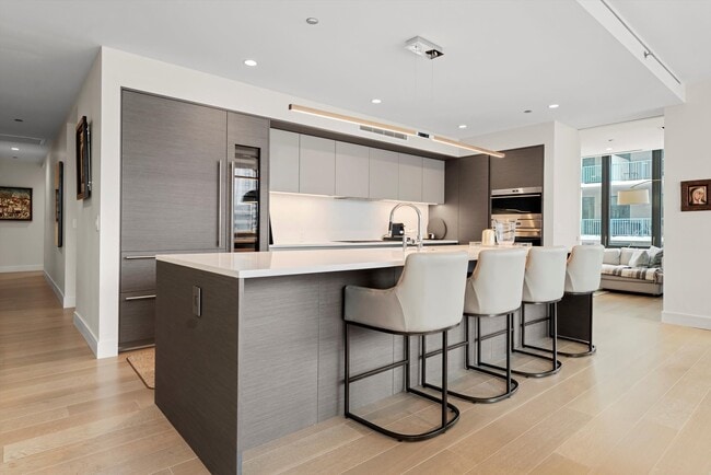 Building Photo - 366 W Superior St