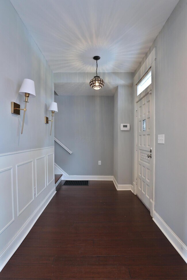 Building Photo - 693 Wilson Ave