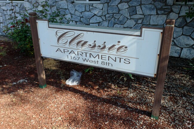 Building Photo - Classic Apartments