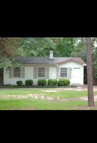 Building Photo - Nice three bedroom one bath