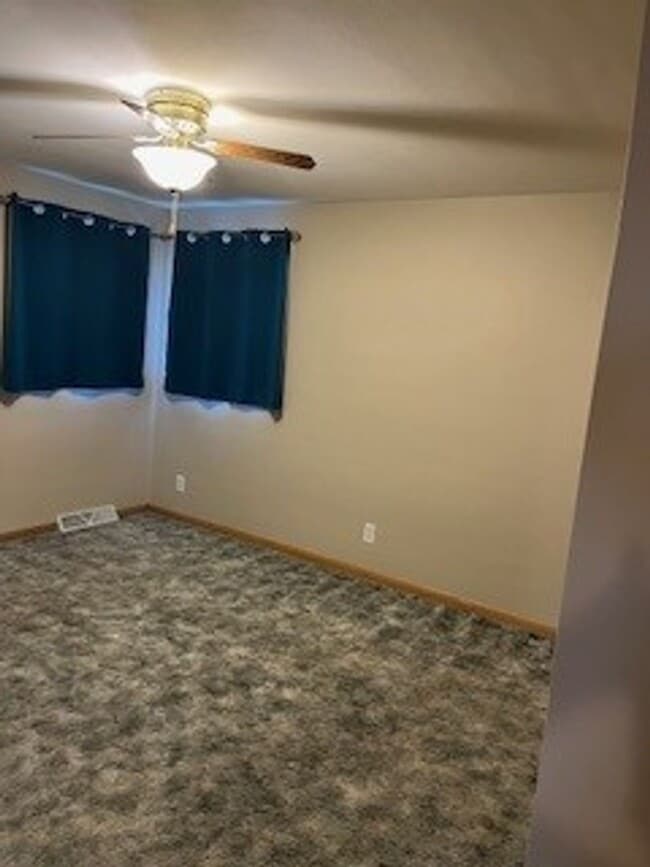 Building Photo - Charming 3 Bedroom, 1.5 Bath Home on the South Side of Kenosha