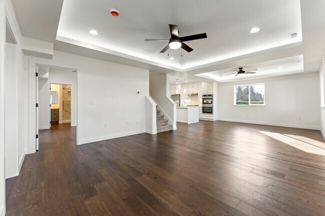 Building Photo - 413 S Trade St