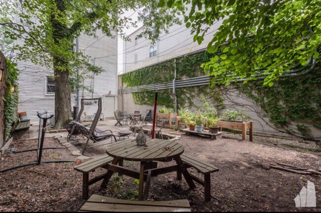 Building Photo - 1210 N Marion Ct