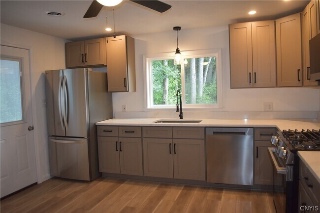 Building Photo - 9010 Kennedy Ln