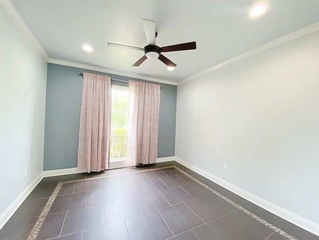 Building Photo - 4 Bedroom House Available Now in Riverbend...