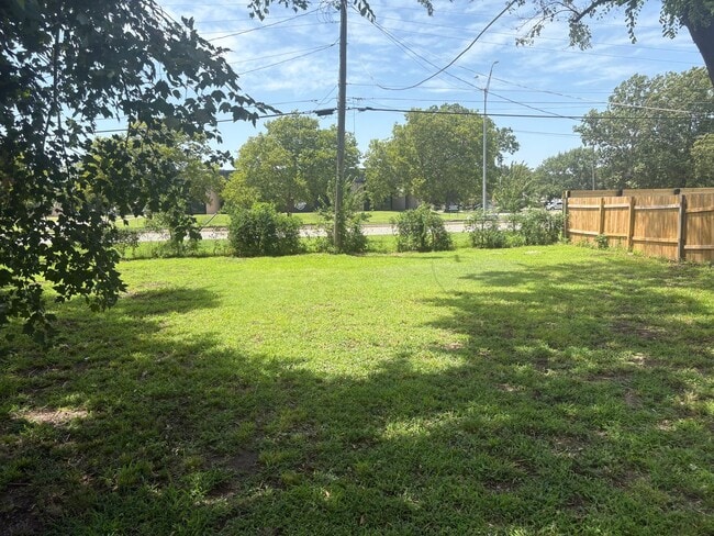 Building Photo - Cute 1 Bed 1 Bath with bonus room