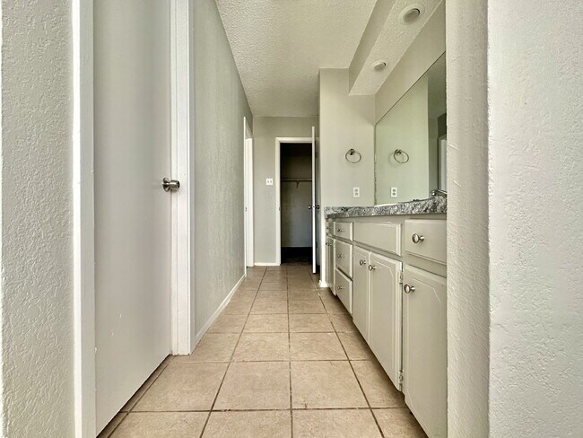 Building Photo - Updated 4 Bedroom Home w/ Gorgeous Floors