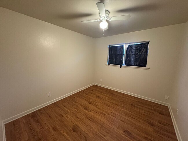 Building Photo - Perfect Family Home