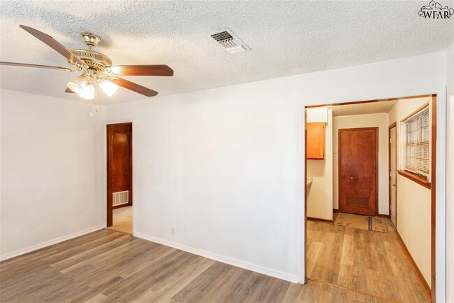Building Photo - 2939 Moffett Ave