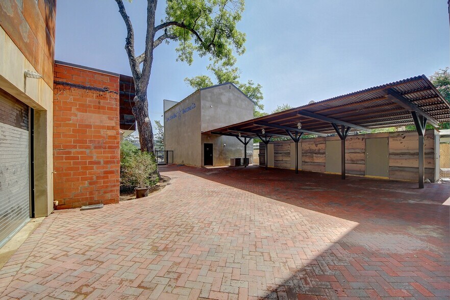 Building Photo - 302 E Josephine St