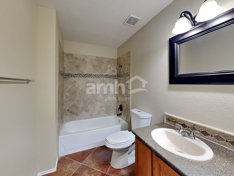 Building Photo - 216 Fall Creek Dr