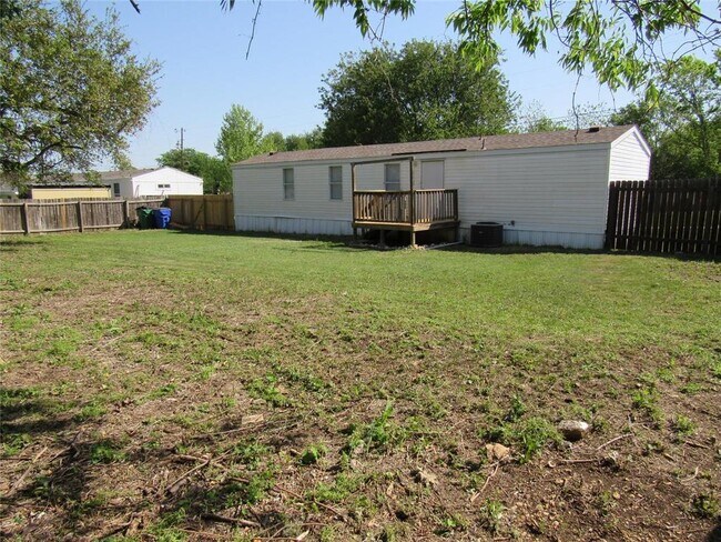 Building Photo - 2007 Sumac Ln