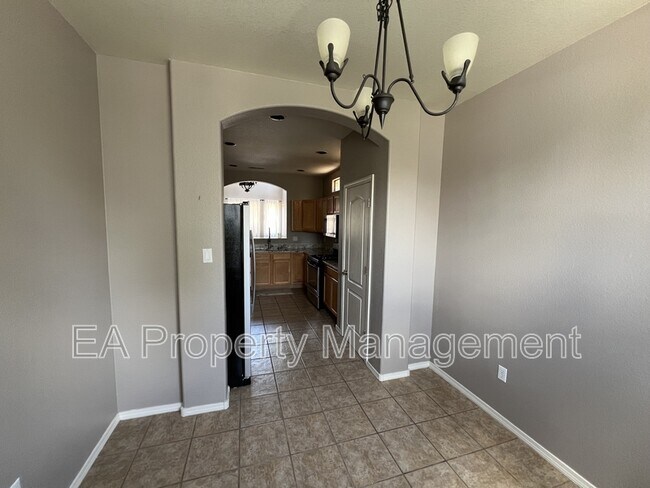Building Photo - 1013 Toscana Dr SE