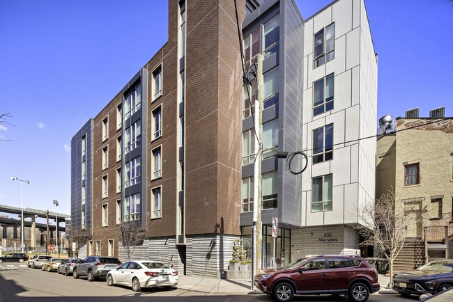 Building Photo - 202 Merseles St