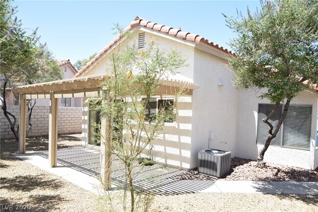Building Photo - 701 Inglenook Dr
