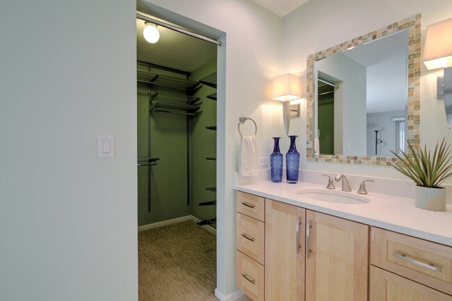Building Photo - 741 Acorn Ct