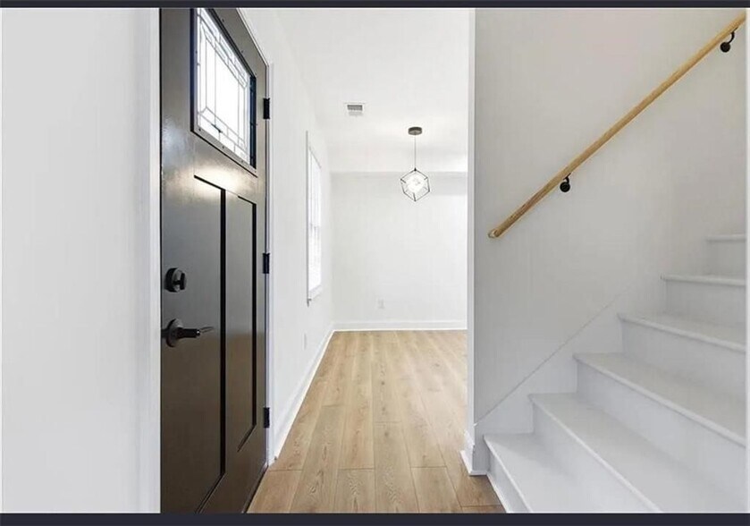 Building Photo - 10 Hawk Rd NW