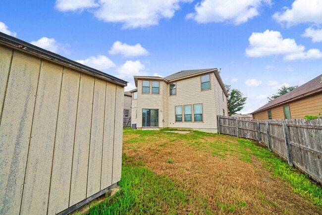 Building Photo - Spacious Live Oak Home Backing to a Greenbelt - Realtor Commission: $500