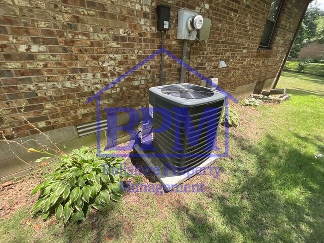 Building Photo - Charming 3 Bed, 1 Bath Home on Falcon Dr –...